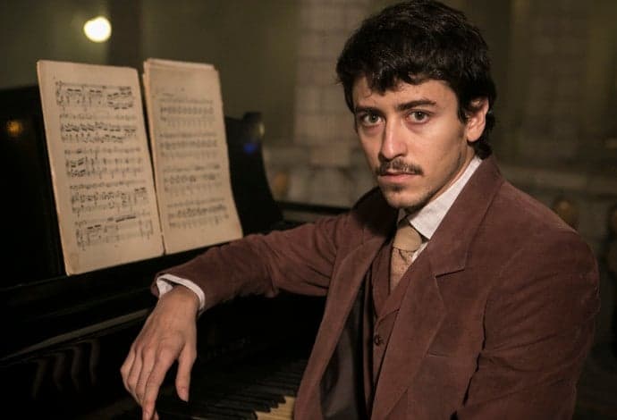 Jesuíta Barbosa matará noiva após traição em nova série da Globo