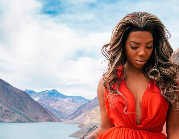 "Me dei de presente", diz Ludmilla após comprar uma lancha
