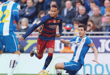 Neymar é alvo de injúrias raciais durante partida de futebol