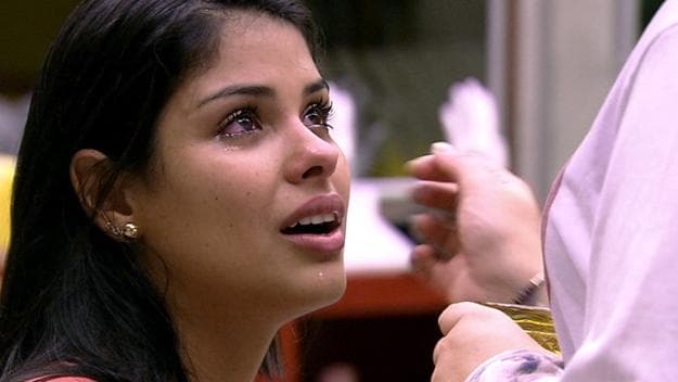 "BBB 16": Munik cai no choro após levar novo fora de Renan