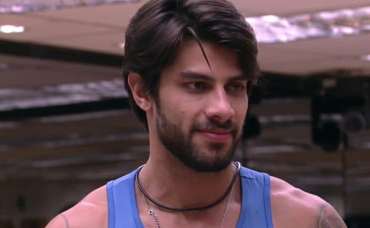 "BBB 16": Renan malha de calça legging e divide opiniões