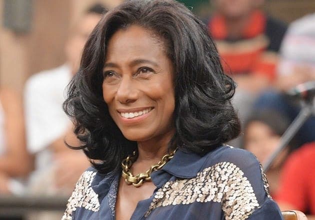 Glória Maria revela que usa óleo exótico para rejuvenescimento da pele