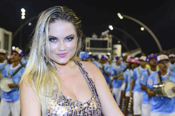 Ellen Rocche aparecerá ruiva em próxima novela das 19h
