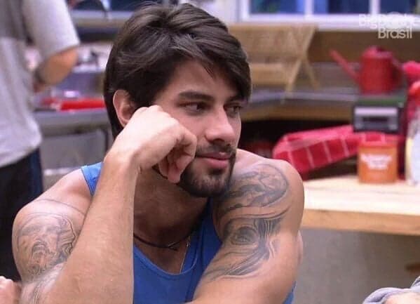 "BBB 16": Público questiona sexualidade de Renan, mas amigo garante: “Ele é hétero”