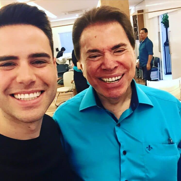 Luiz Bacci se encontra com Silvio Santos e o  agradece por tudo que ele fez em sua carreira