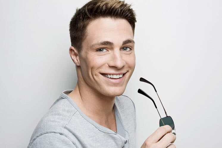 Gay assumido, ator Colton Haynes fala sobre experiência homossexual