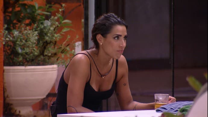 "BBB 16": Juliana diz estar brava com resultado do Paredão e Adélia revela 'romance' com famoso