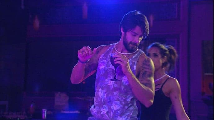"BBB 16": Após Juliana dar em cima de Renan, namorado apaga fotos da sister