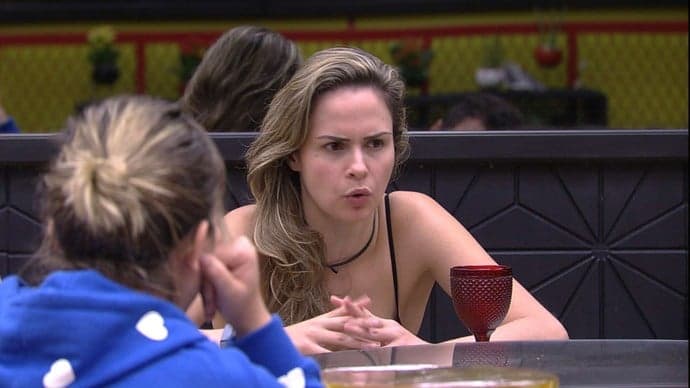 "BBB 16": Ana Paula volta ao jogo, provoca Juliana e protagoniza barraco com Renan