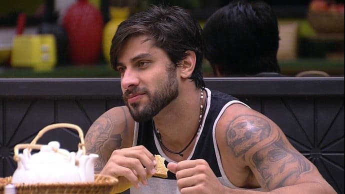 "BBB 16": Vídeo polêmico revela que Renan dormiu durante Prova do Líder