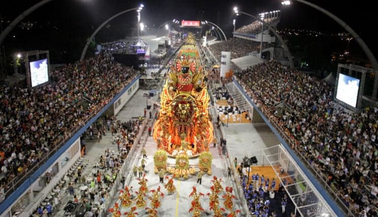 Desfile das escolas de samba de São Paulo aumenta audiência da Globo