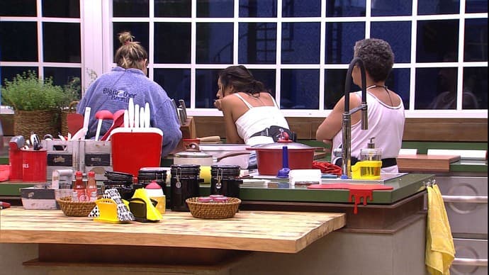 "BBB 16": Maria Claudia comenta sobre André Marques: "Pequenininho"