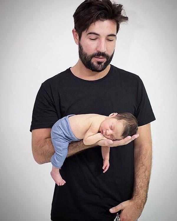 Sandro Pedroso posa com o filho e declara: "momento relax"
