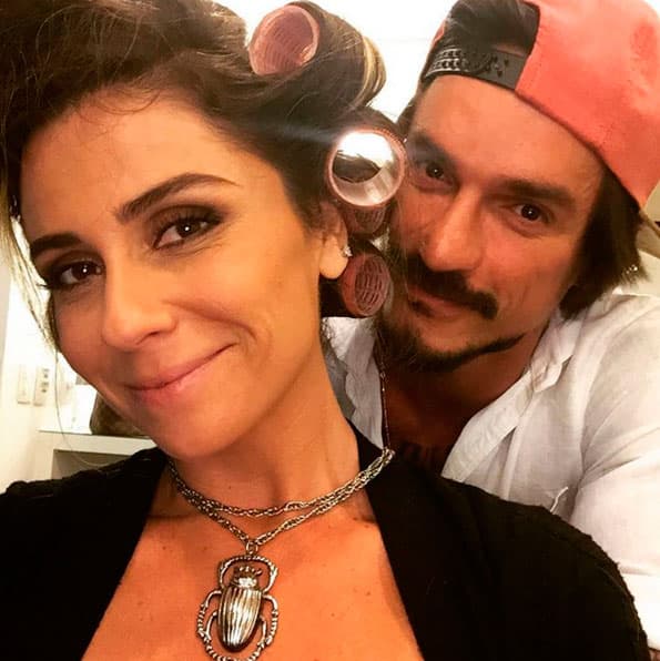 Giovanna Antonelli posta foto cheia de bobs: "Florinda feelings"