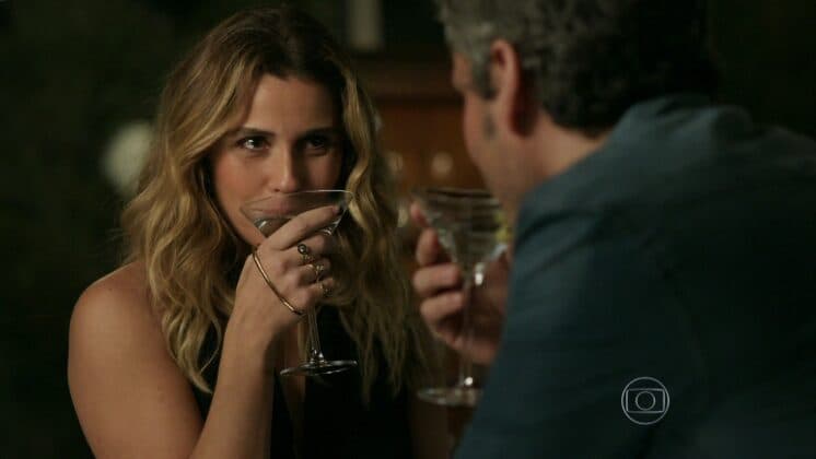 "A Regra do Jogo": Atena e Romero devem roubar facção e fugir do país no fim da novela