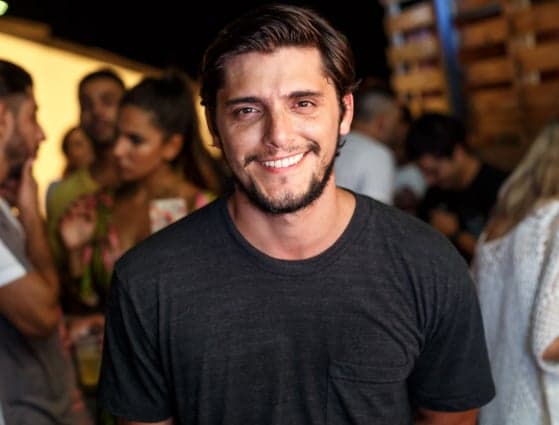 Bruno Gissoni comenta relação com padastro: "Ele é pai, pai é quem cria"