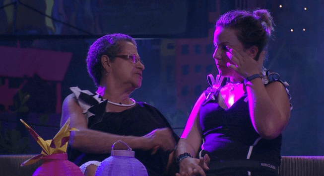 "BBB 16": Cacau briga feio com Dona Geralda e dispara: "Velha nojenta e horrível"