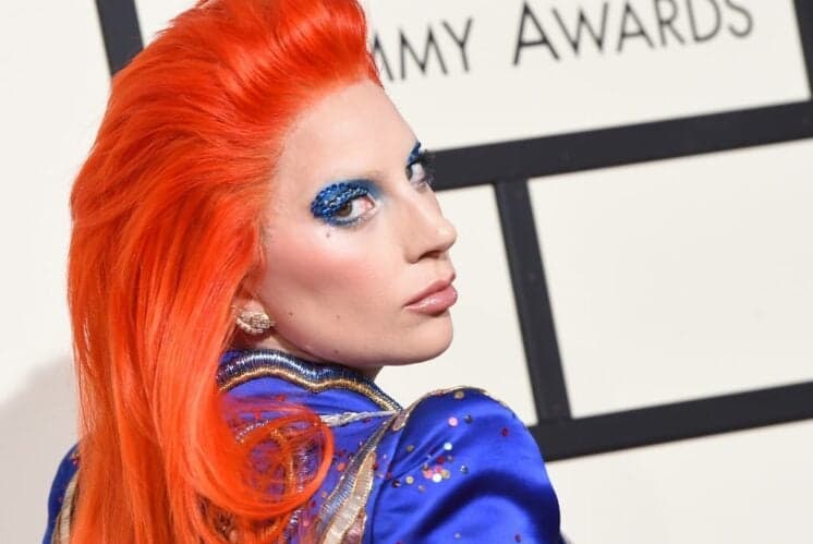 Lady Gaga aparece irreconhecível em foto