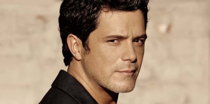 Alejandro Sanz interrompe show no México ao ver mulher ser agredida