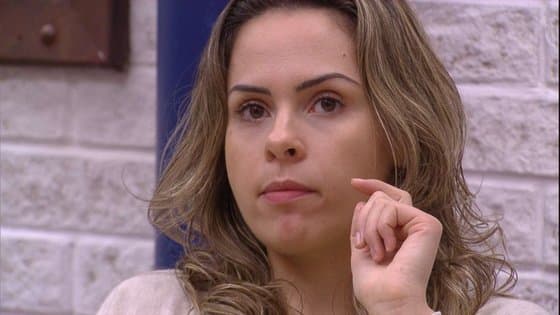 Ana Paula observa  festa do "BBB" e faz afirmação polêmica