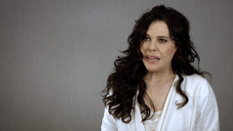 Bárbara Paz renega passado e detona "Casa dos Artistas"