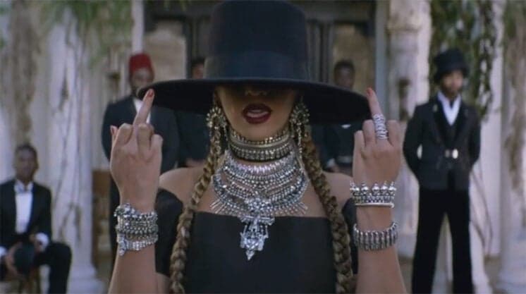 Fã joga Pokémon Go no show de Beyoncé e causa revolta na web
