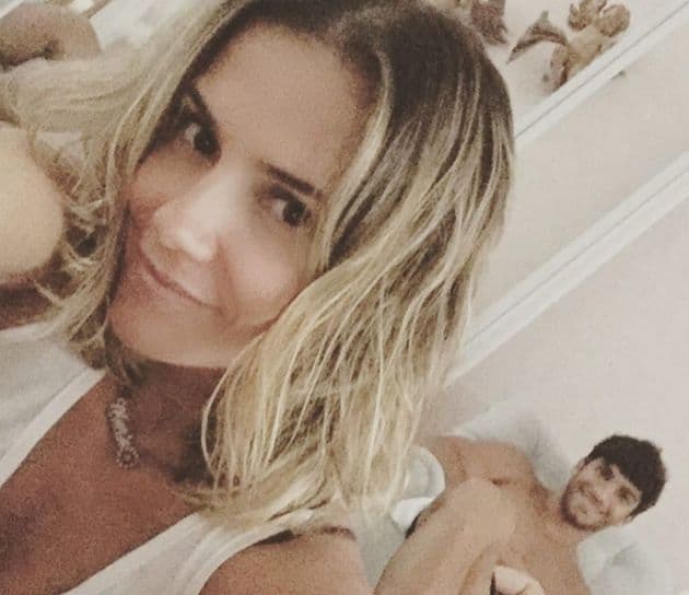 Apaixonada, Deborah Secco se declara para o marido em rede social