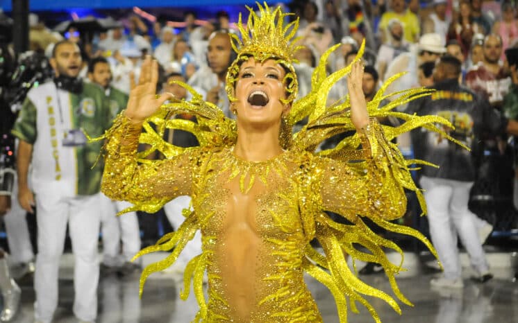Claudia Leitte fala sobre ser Rainha de Bateria da Mocidade