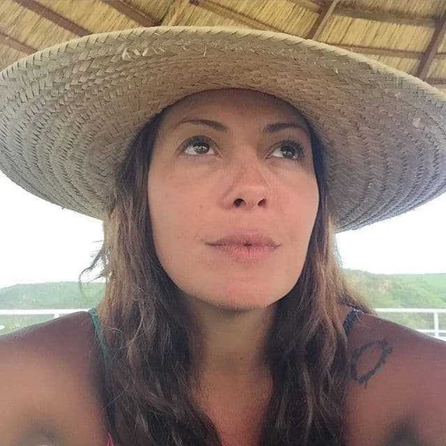Fabíula Nascimento posta foto sem maquiagem