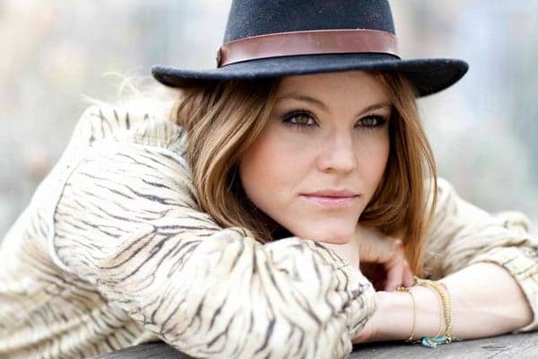 "Eu acho que agora é a hora certa", revela Fantine sobre a volta do Rouge