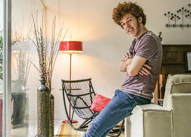 João Côrtes, o ruivinho dos comerciais de operadora, se aposenta; saiba o futuro do rapaz!