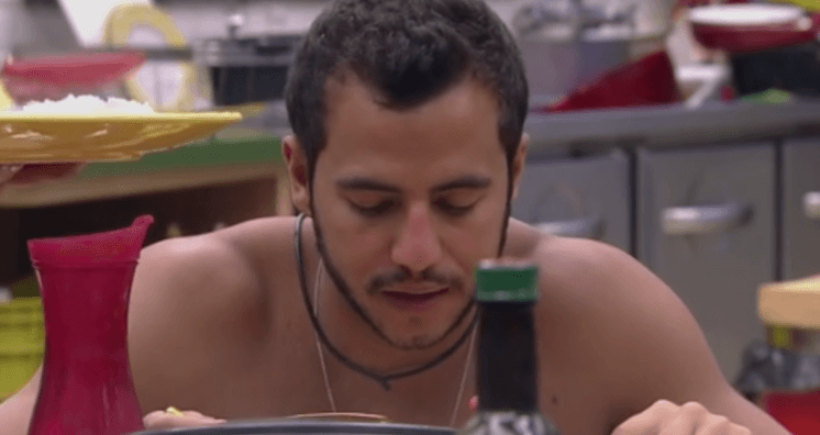 Matheus diz que Maria Claudia não está sendo verdadeira e dispara: "Não vim aqui para me estressar"
