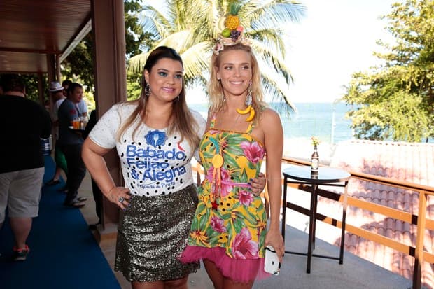 Preta Gil e Carolina Dieckmann se encontram durante almoço