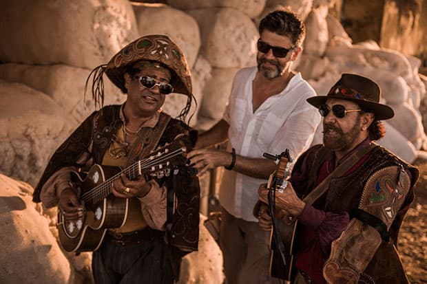 Dupla de violeiros do Nordeste grava participação em "Velho Chico"
