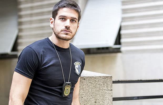 “Me surpreende a cada bloco”, diz Marcos Pigossi sobre autor de “A Regra do Jogo”