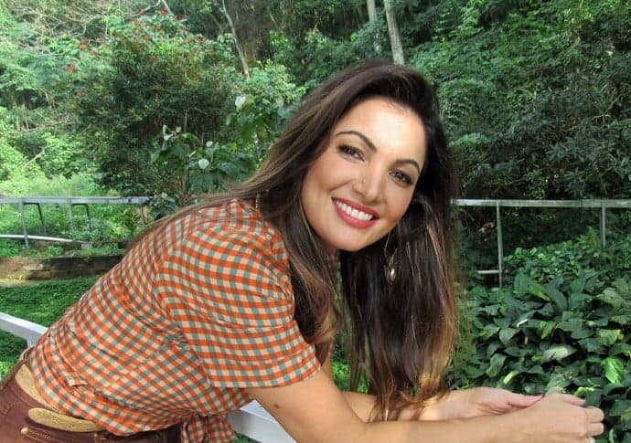 Patrícia Poeta faz aulas de samba no Rio