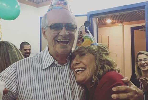 Renata Sorah e Marcos Caruso ganham festa de aniversário surpresa no Projac