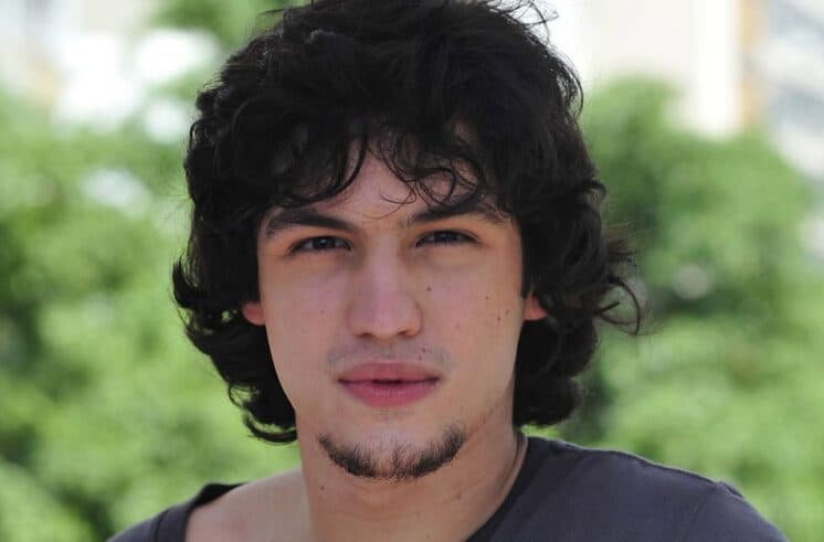 Destaque em “Verdades Secretas”, Gabriel Leone será filho de Camila Pitanga em “Velho Chico”
