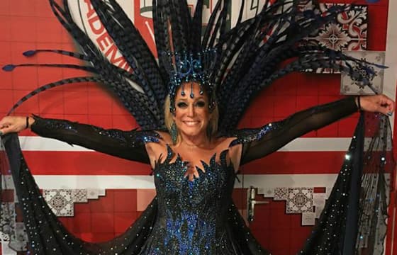 Susana Vieira é flagrada trocando muitos beijos em camarote com novo amor