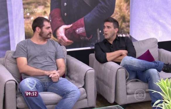Thiago Lacerda aparece novamente sem aliança de casamento: "Por causa da peça"