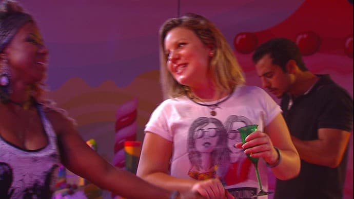 "BBB 16": Cacau pede camisola de Adélia para noite de amor com Matheus