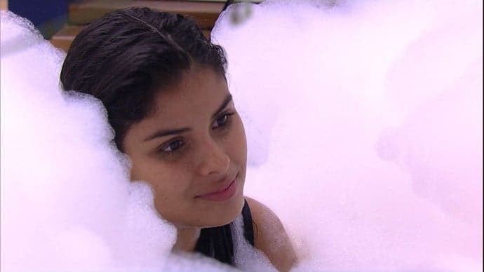 "BBB 16": "Eu te admirei esta noite", diz Munik para Maria Claudia