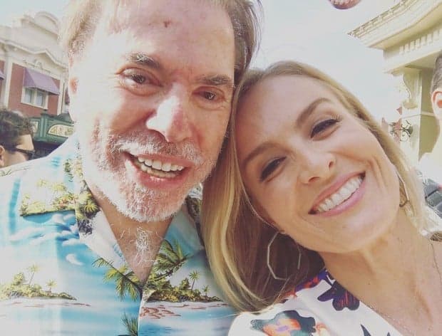 Após Angélica, Silvio Santos é novamente tietado por celebridade nos EUA