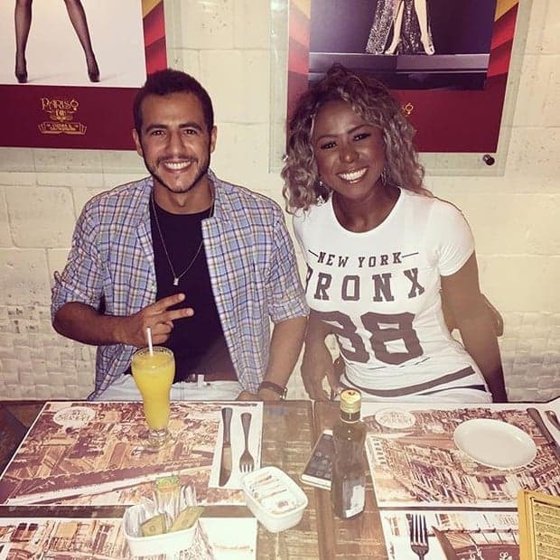 Fora do "BBB", Matheus e Adélia jantam juntos e usam bordão de Ana Paula