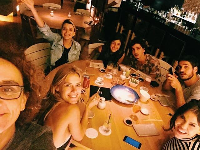 Elenco de "A Regra do Jogo" se reúne em clima de despedida