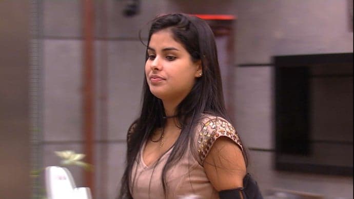 "BBB 16": Munik desconfia que Ronan esteja apaixonado: "Não sei o que pensar"