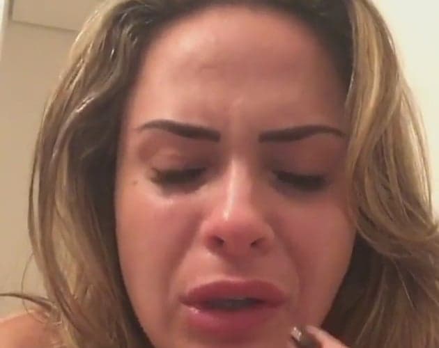 Ana Paula Renault chora e comemora 1 milhão de seguidores: “Somos uma grande família!”