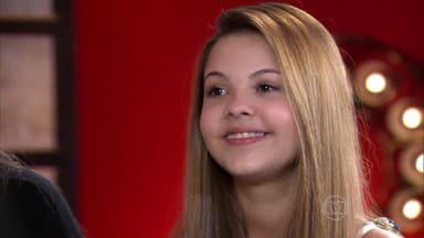 Ex-“Chiquititas” Júlia Gomes comenta sobre “The Voice Kids”: “Apelação”