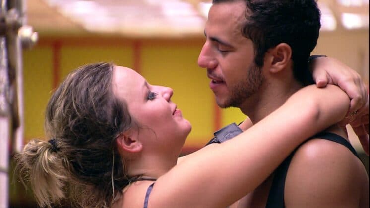"BBB 16": Maria Claudia pode estar grávida, segundo mãe de Matheus