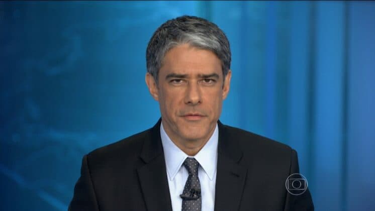 William Bonner se emociona e faz desabafo após tragédia em Suzano: "Vontade de chorar muito"